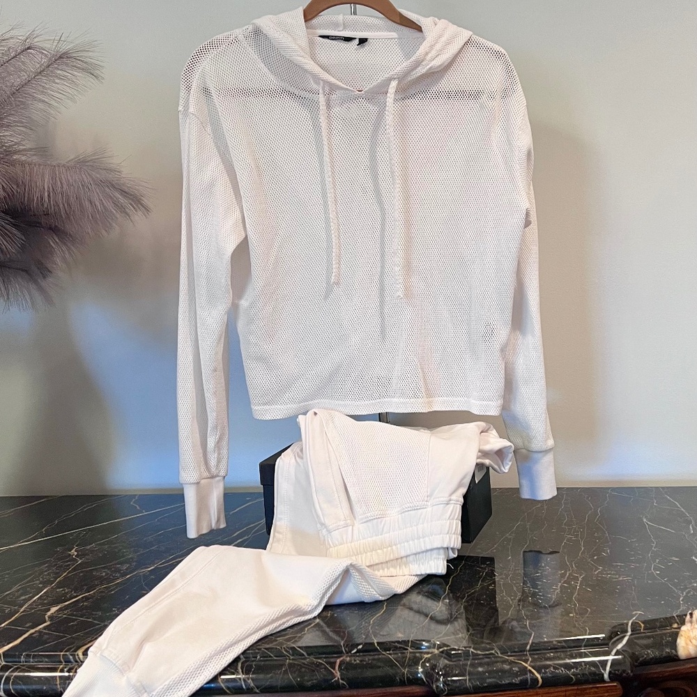 Two-piece White Mesh and Jersey set in Small by Peach Athleisure